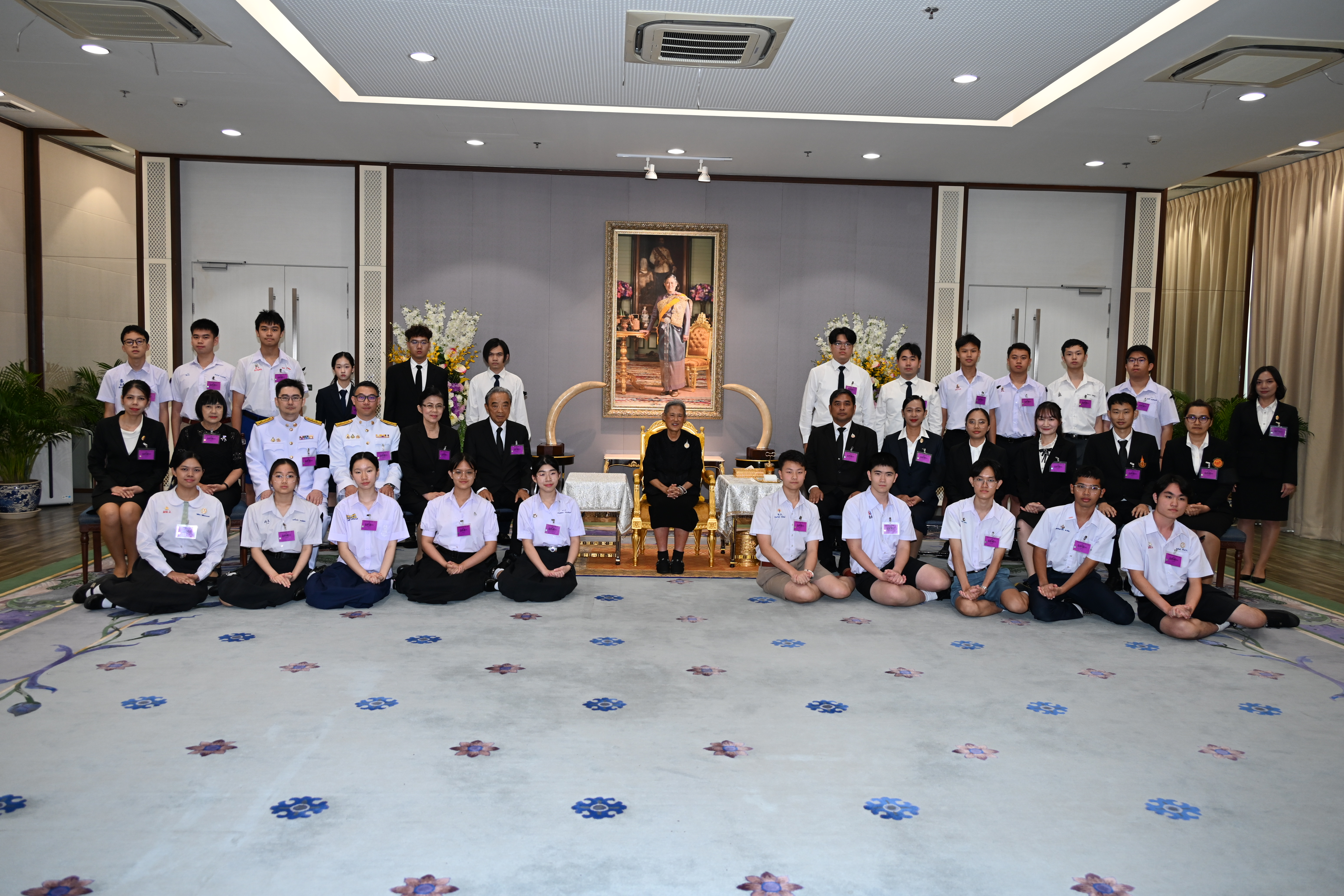 เข้าเฝ้าฯรับพระราชทานพร  จากสมเด็จพระกนิษฐาธิราชเจ้า กรมสมเด็จพระเทพรัตนราชสุดาฯ สยามบรมราชกุมารี